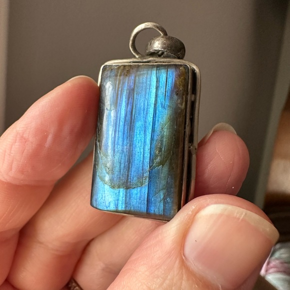 Beautiful Labradorite pendant - Picture 6 of 10